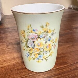 Elegant Floral Vase with Pastel Design